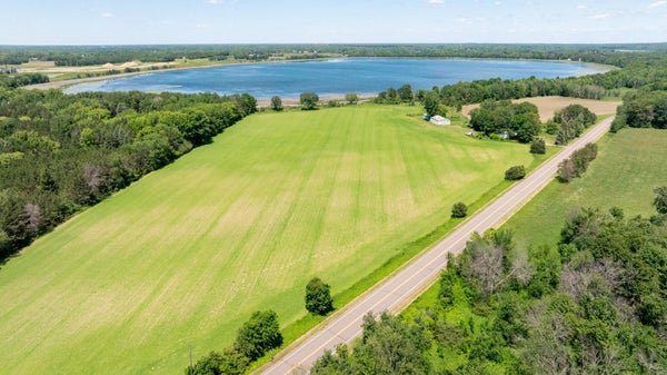6822 ONEKA LAKE BLVD N, HUGO, MN 55038 - Image 2a96e7b9abf0d7a7b0b583b8a65d8a07/1792296310