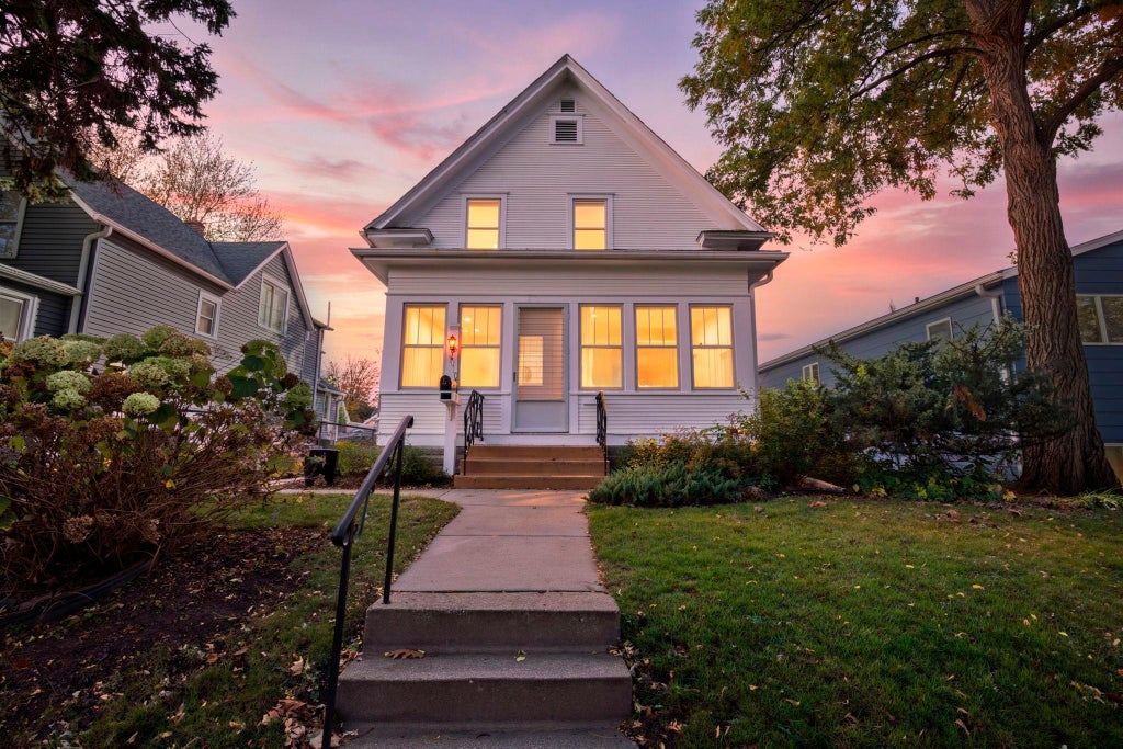 Photo of 1010 Jenks Avenue, Saint Paul, MN 55106 (MLS # 7161031)