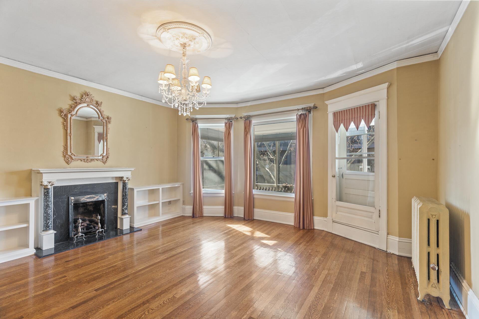 30 Saint Albans Street S 6A