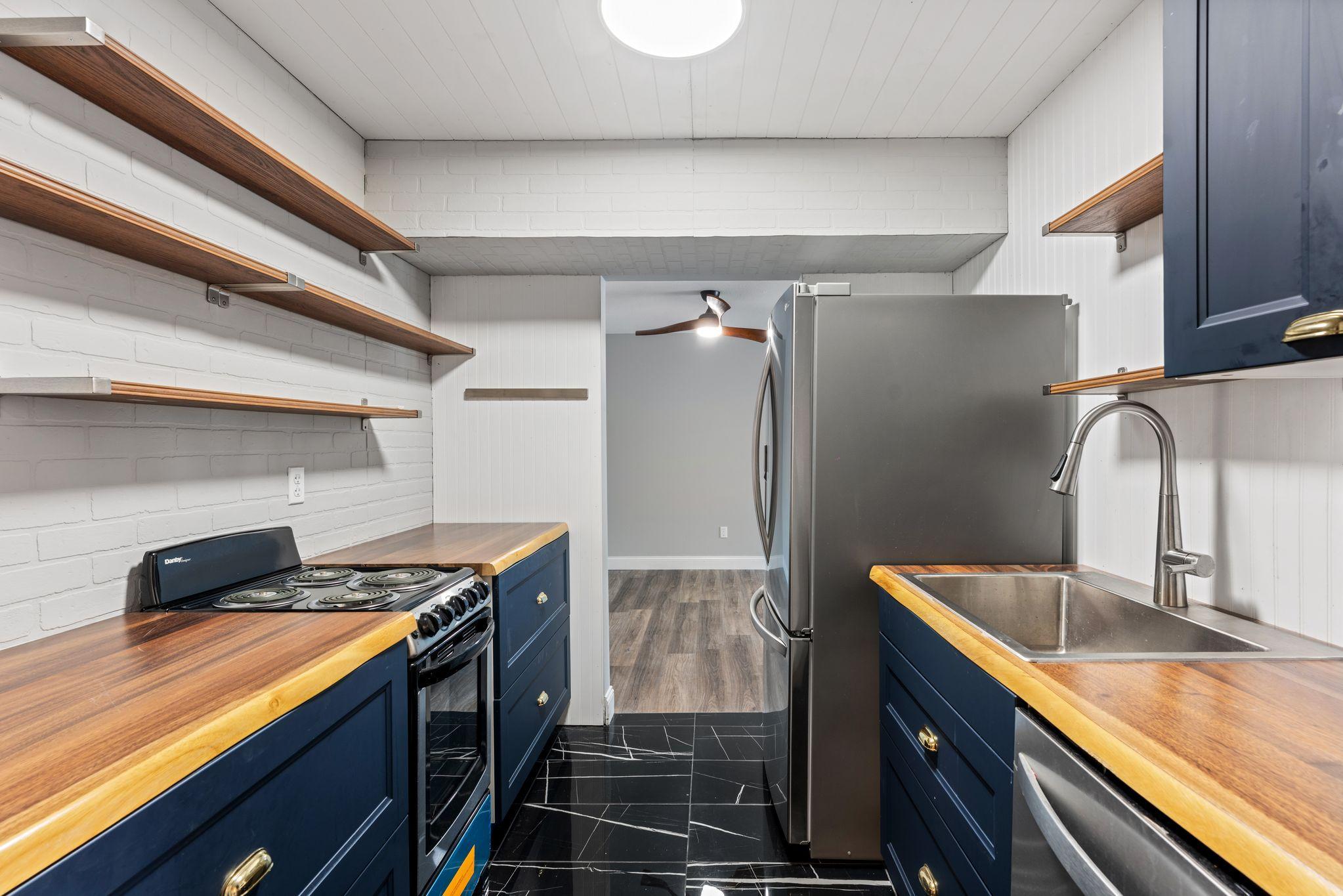2700 Oxford Street N 101