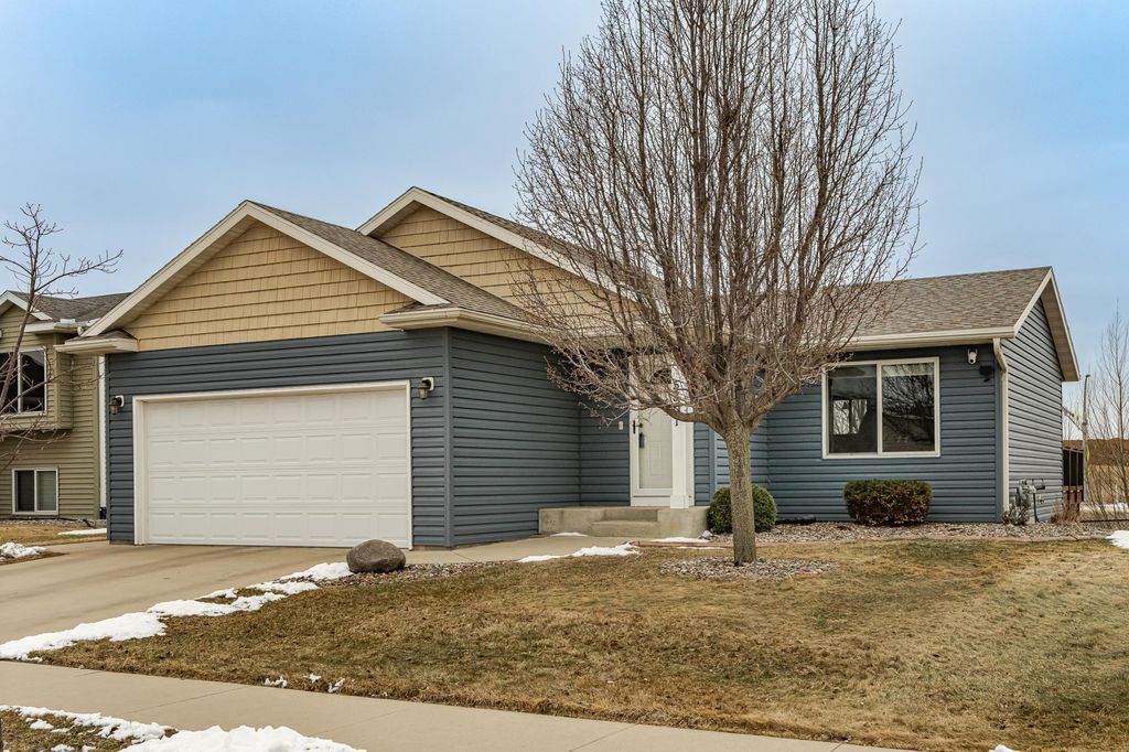 Photo of 5301 Castleview Drive NW, Rochester, MN 55901 (MLS # 7029440)