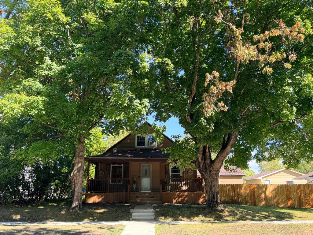 Photo of 509 5th Street NE, Fosston, MN 56542 (MLS # 7138059)