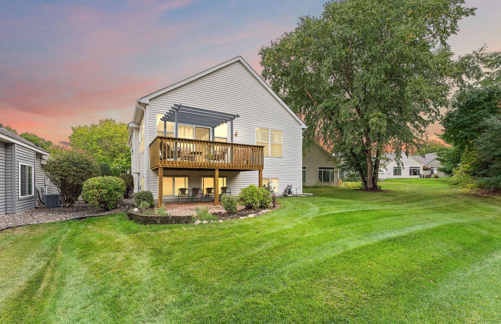 Photo of 2643 Oak Ridge Trail, Woodbury, MN 55125 (MLS # 7145938)