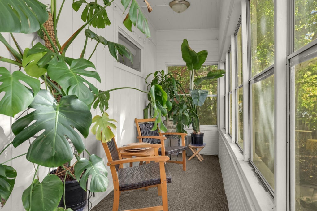 Photo of 1513 Washington Street NE, Minneapolis, MN 55413 (MLS # 7156382)