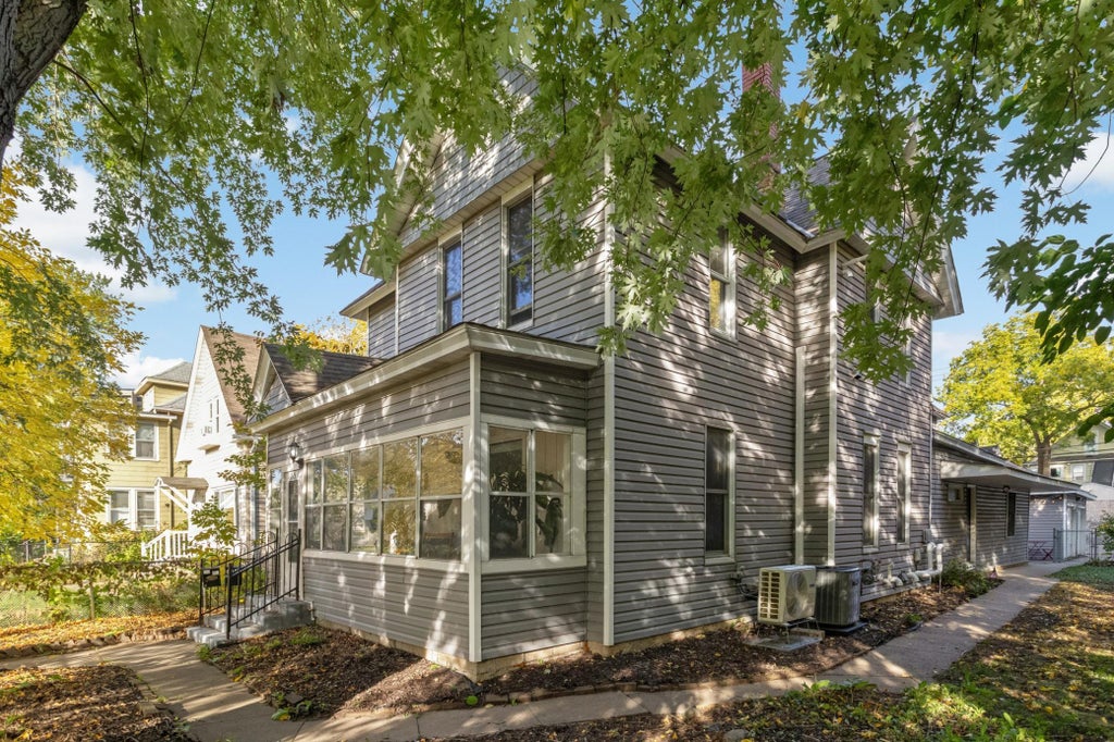 Photo of 1513 Washington Street NE, Minneapolis, MN 55413 (MLS # 7156382)