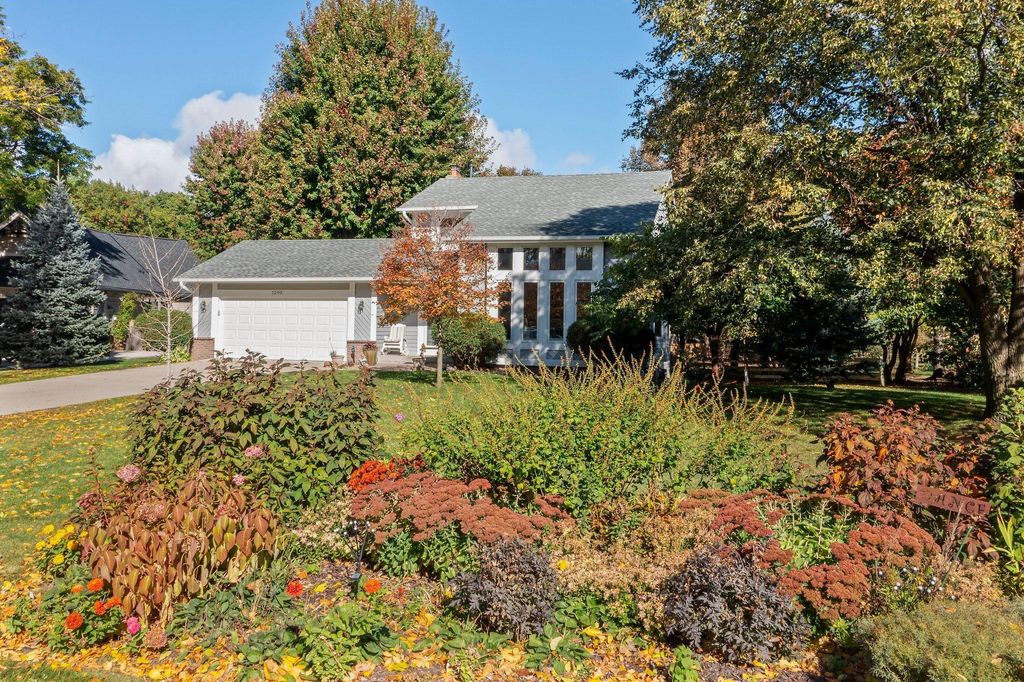 Photo of 1293 Castle Court, Golden Valley, MN 55427 (MLS # 7027709)