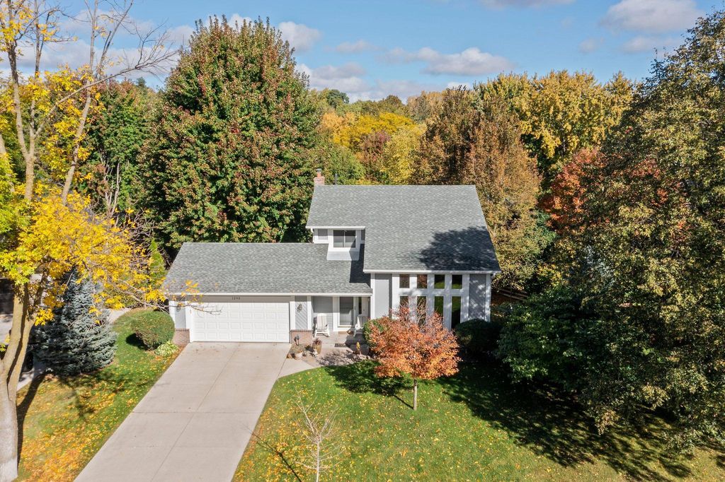 Photo of 1293 Castle Court, Golden Valley, MN 55427 (MLS # 7027709)