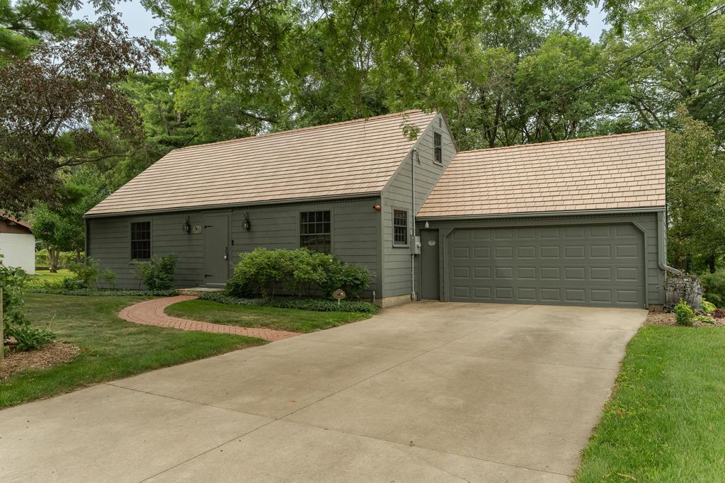 Photo of 2645 Riverside Lane NE, Rochester, MN 55906 (MLS # 7075402)
