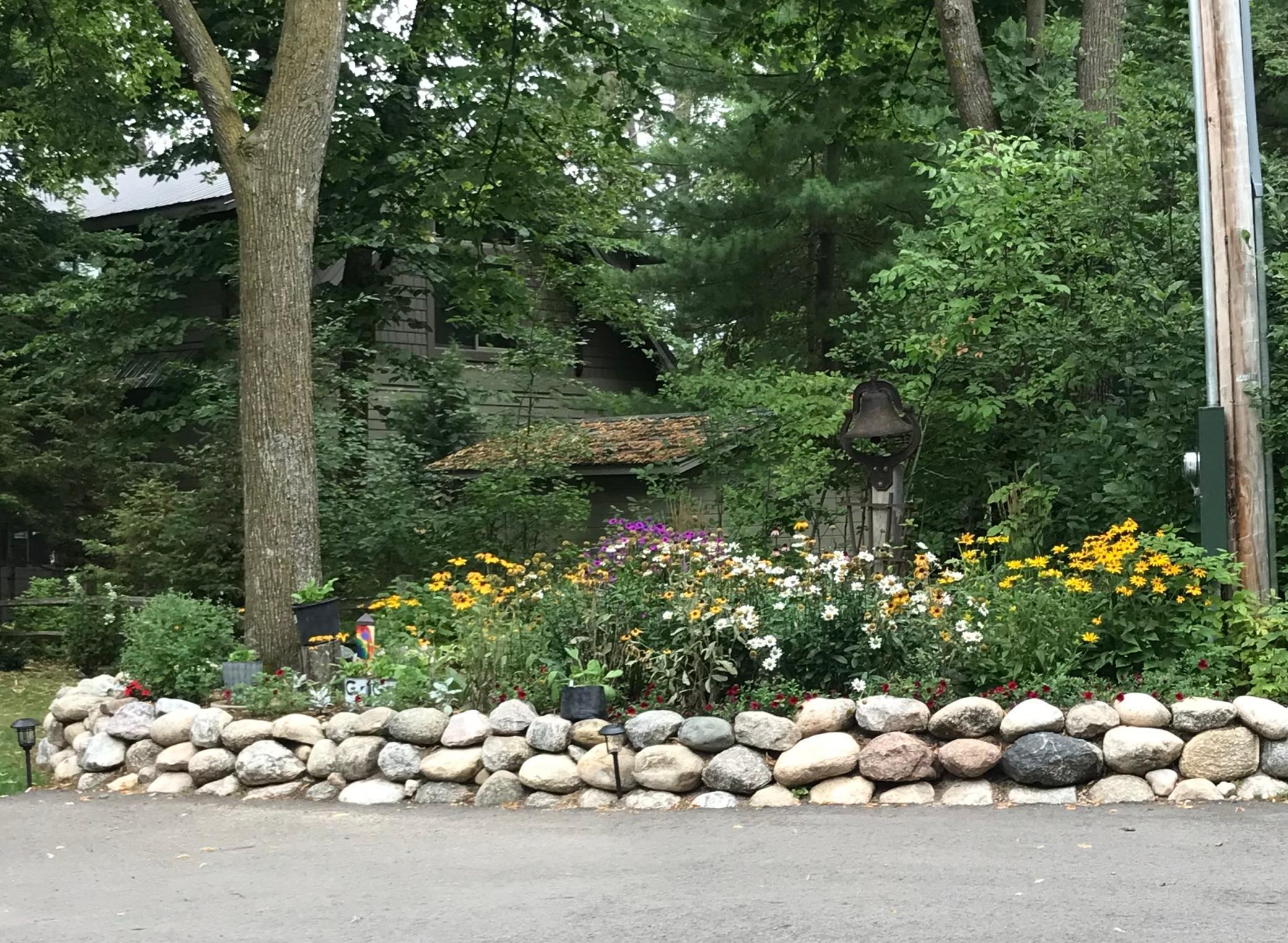 197 Broadwater Lane NE