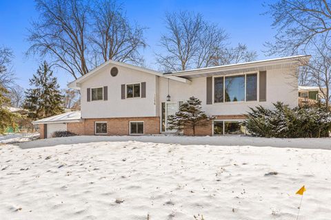 1056 Brooks Avenue W Roseville MN 55113