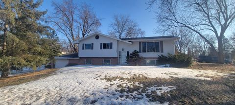 Photo of 1056 Brooks Avenue W, Roseville, MN 55113 (MLS # 7031108)