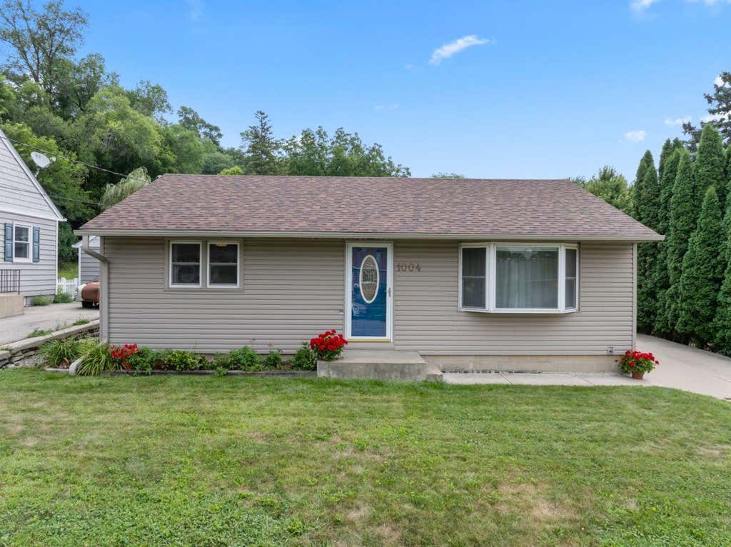 Photo of 1004 14th Avenue NE, Rochester, MN 55906 (MLS # 7124417)