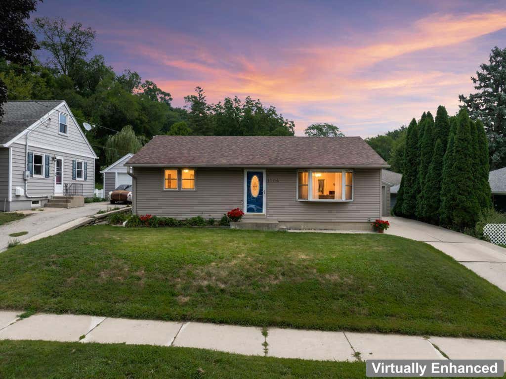 Photo of 1004 14th Avenue NE, Rochester, MN 55906 (MLS # 7124417)