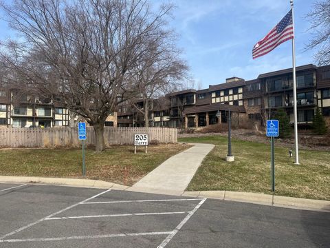 205 barry 117 Wayzata MN 55391