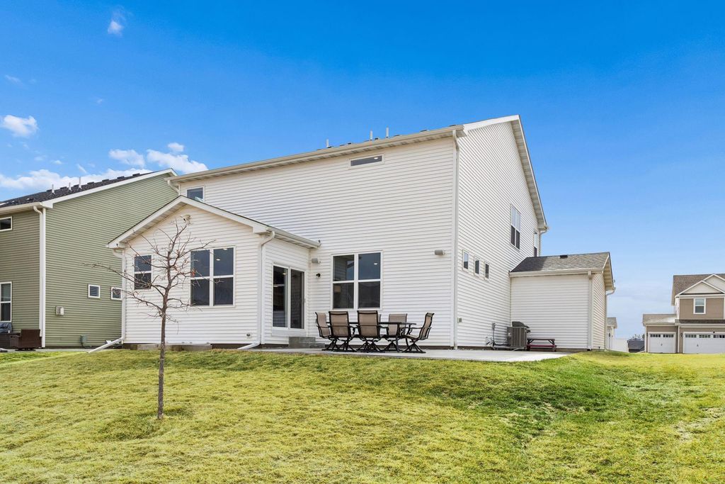 Photo of 1038 Siesta Drive, Woodbury, MN 55129 (MLS # 7049049)