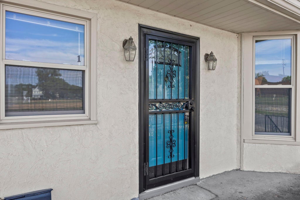 Photo of 1626 Englewood Avenue, Saint Paul, MN 55104 (MLS # 7133336)