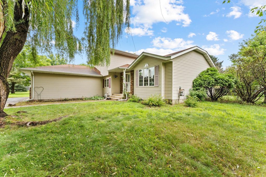 Photo of 27475 Felton Avenue, Wyoming, MN 55092 (MLS # 6774020)