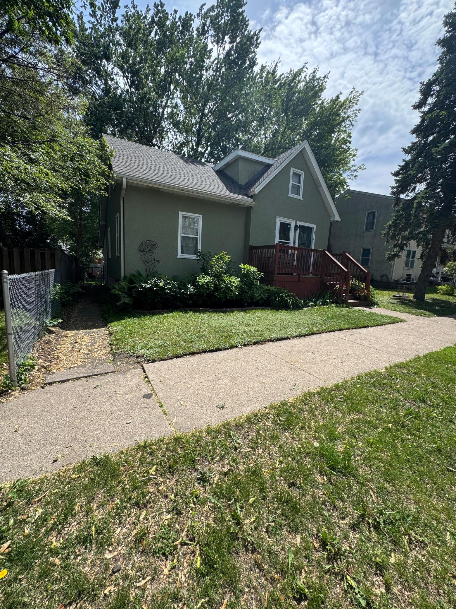878 Monroe Court