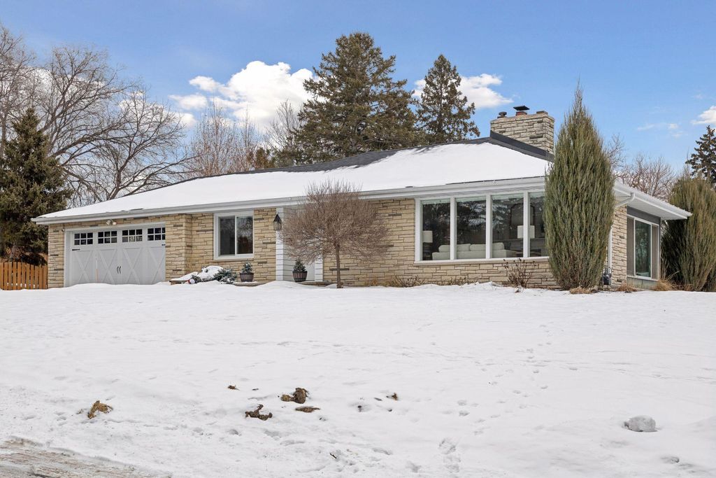 Photo of 309 Ottawa Avenue S, Golden Valley, MN 55416 (MLS # 7007460)