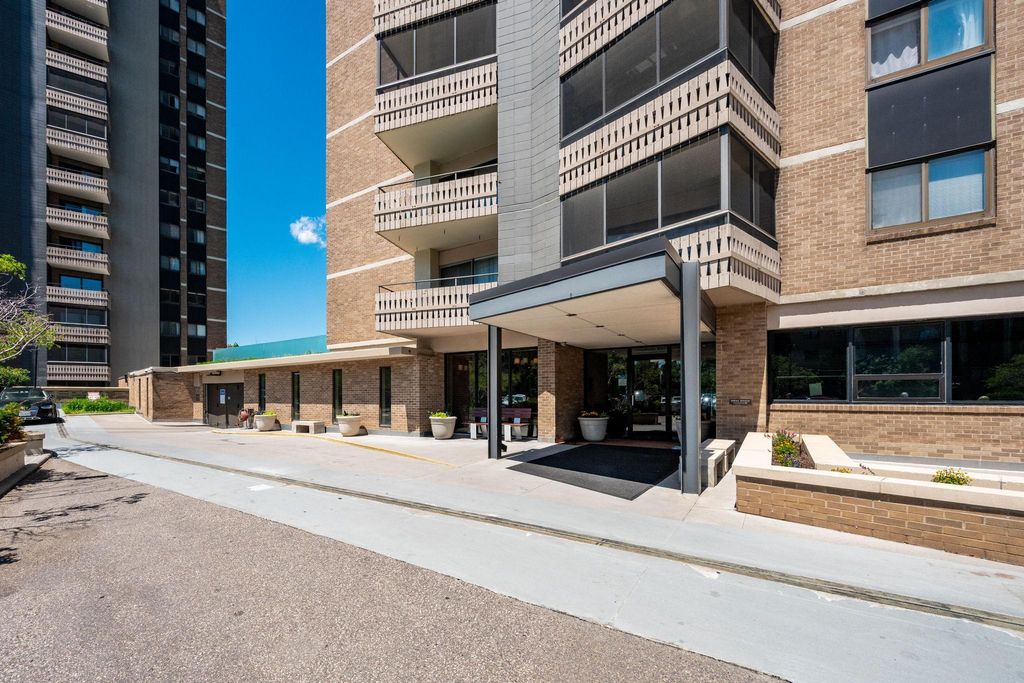 Photo of 400 Groveland Avenue #809, Minneapolis, MN 55403 (MLS # 7044382)