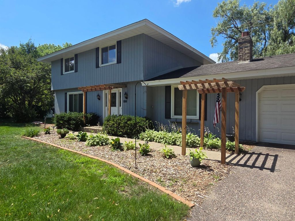 Photo of 2755 Olive Lane N, Plymouth, MN 55447 (MLS # 7108940)