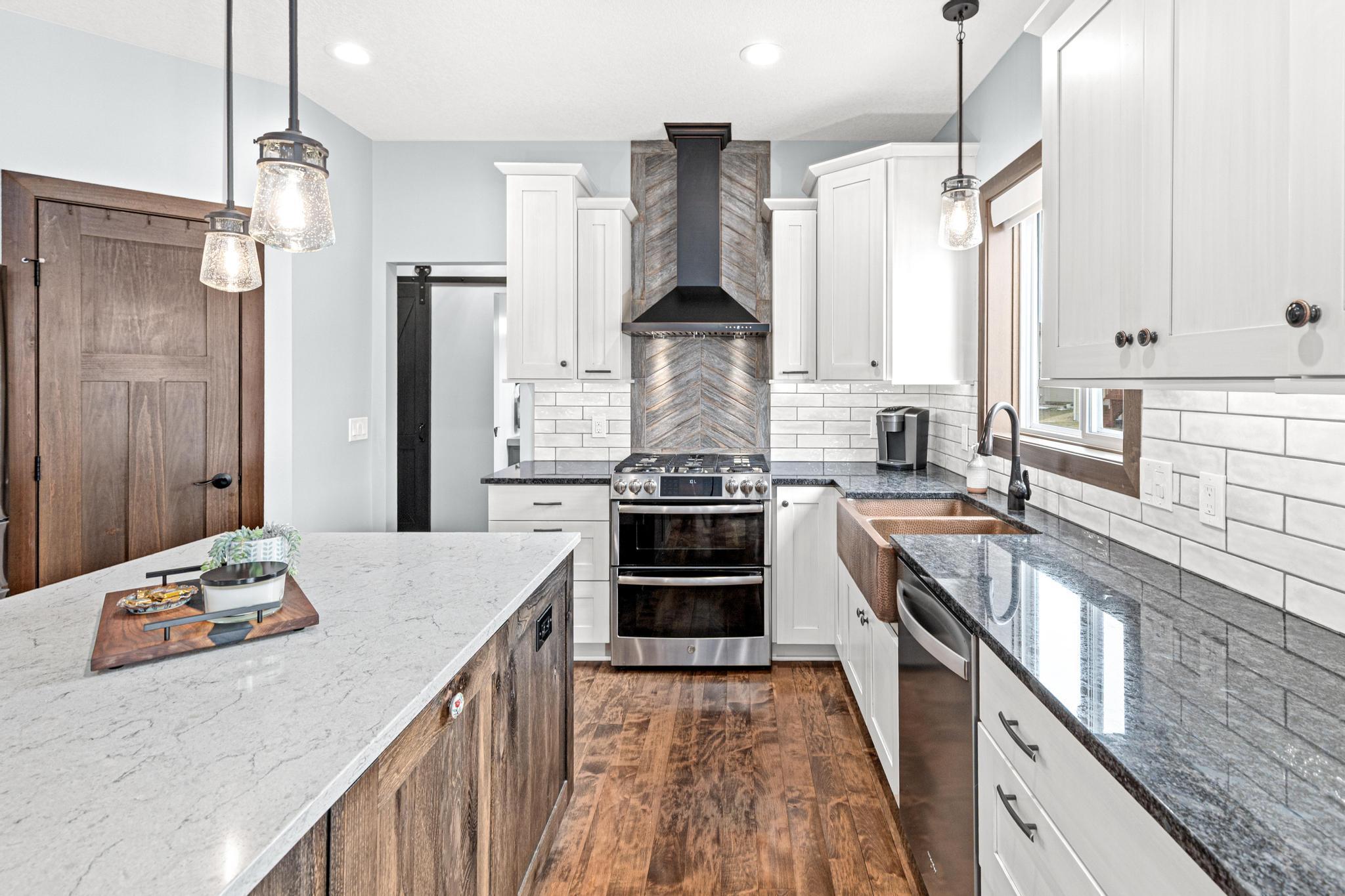 1821 Foothill Trail