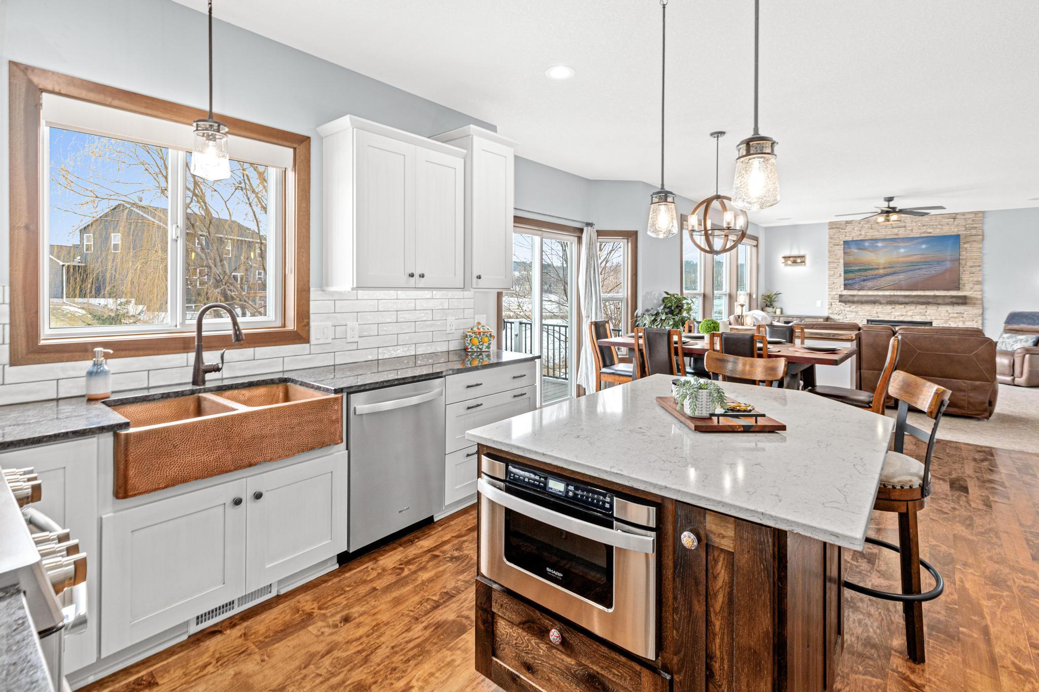 1821 Foothill Trail