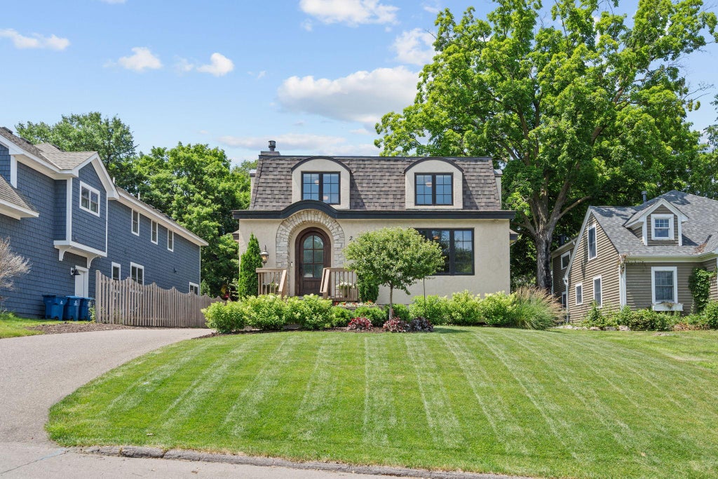 Photo of 219 Chicago Avenue N, Wayzata, MN 55391 (MLS # 7129592)