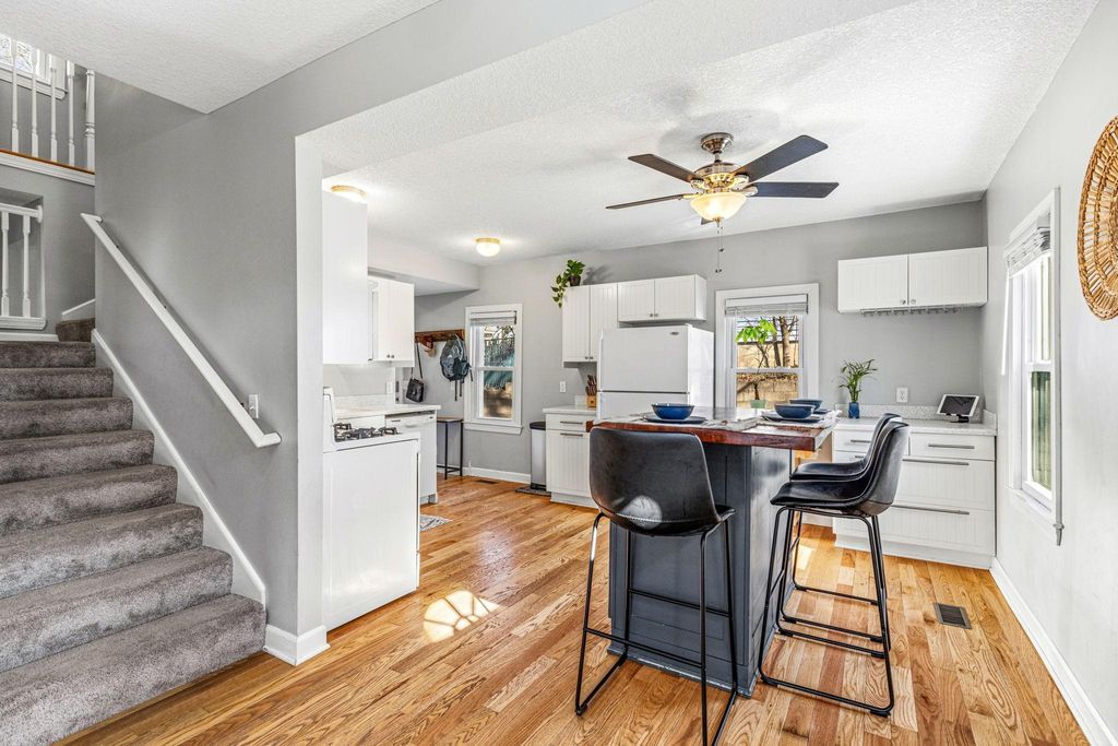 Photo of 204 20th Avenue N, Hopkins, MN 55343 (MLS # 7048786)