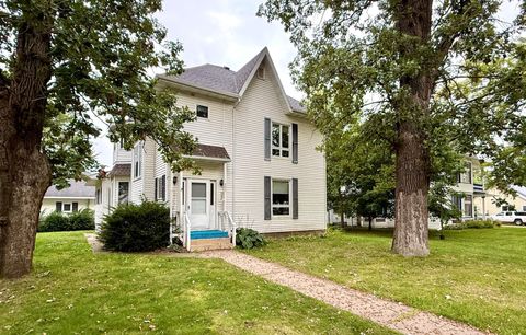 Photo of 803 N Broadway Avenue, Le Roy, MN 55951 (MLS # 6780190)