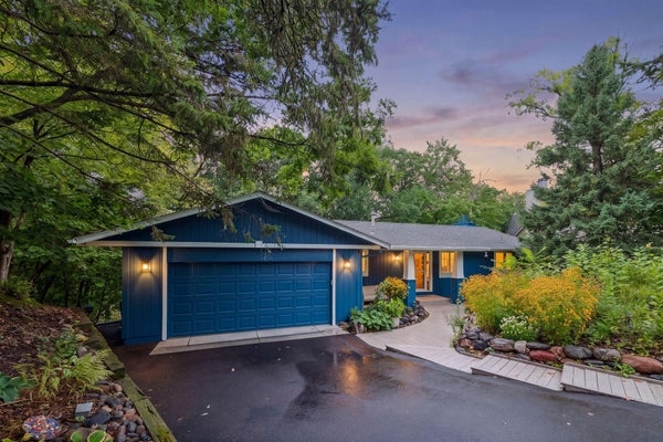 8756 WALTON OAKS DR, BLOOMINGTON, MN 55438 - Image 2bb83007ee1cb189847e9ab4ceaf5138/1296648697