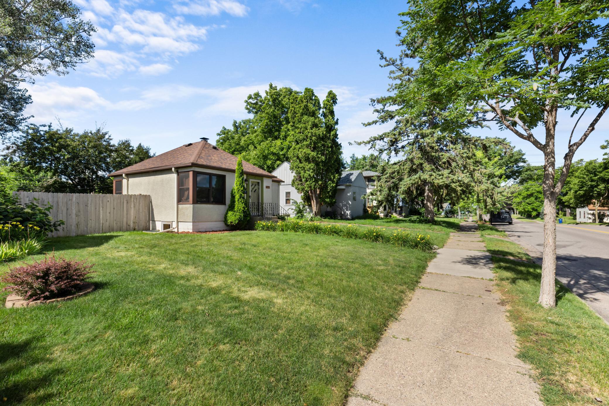 1564 Arlington Avenue E