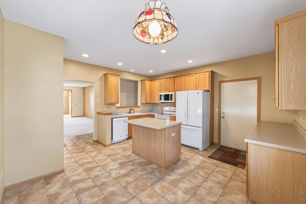 Photo of 5932 Prairie Ridge Drive, Roseville, MN 55126 (MLS # 7021637)