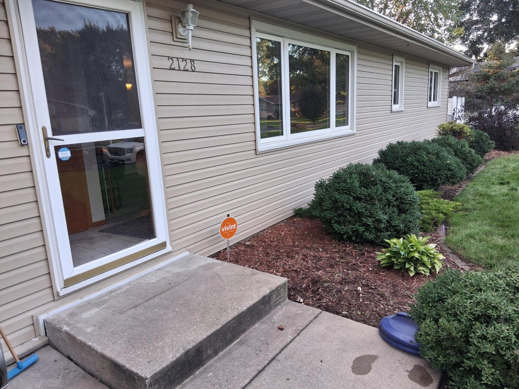 Photo of 2128 Shale Lane, Eagan, MN 55122 (MLS # 7154586)