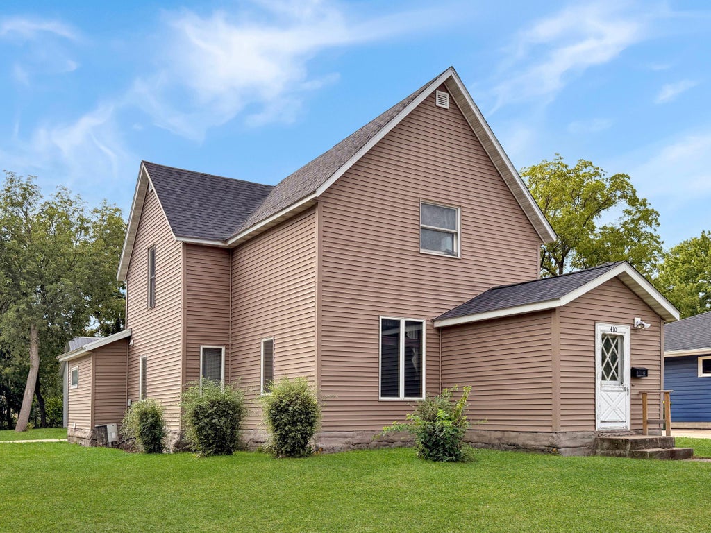 Photo of 410 N 6th Street, Marshall, MN 56258 (MLS # 7140079)