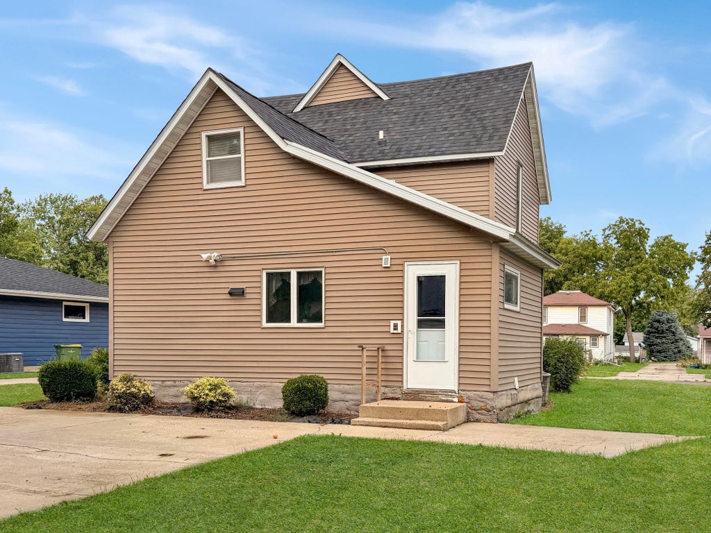 Photo of 410 N 6th Street, Marshall, MN 56258 (MLS # 7140079)