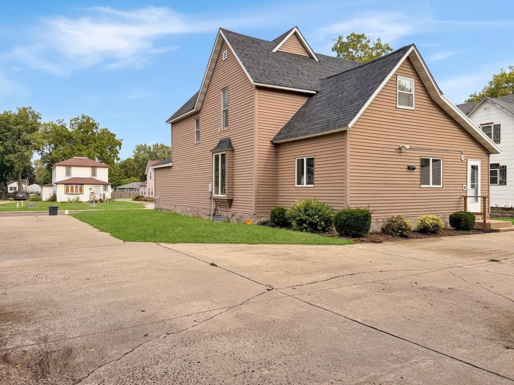 Photo of 410 N 6th Street, Marshall, MN 56258 (MLS # 7140079)