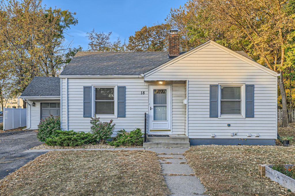 Photo of 18 Park Lane, Hopkins, MN 55343 (MLS # 7052834)
