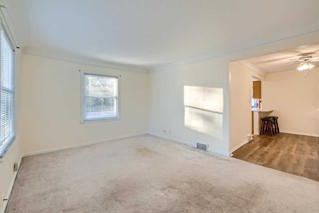 Photo of 18 Park Lane, Hopkins, MN 55343 (MLS # 7052834)