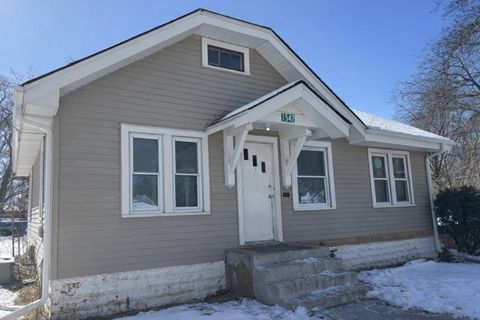 Photo of 1542 Ivy Avenue E, Saint Paul, MN 55106 (MLS # 7031866)