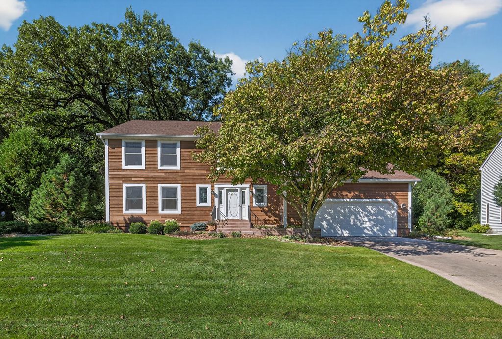 Photo of 1329 Woodland Drive SW, Rochester, MN 55902 (MLS # 6810488)