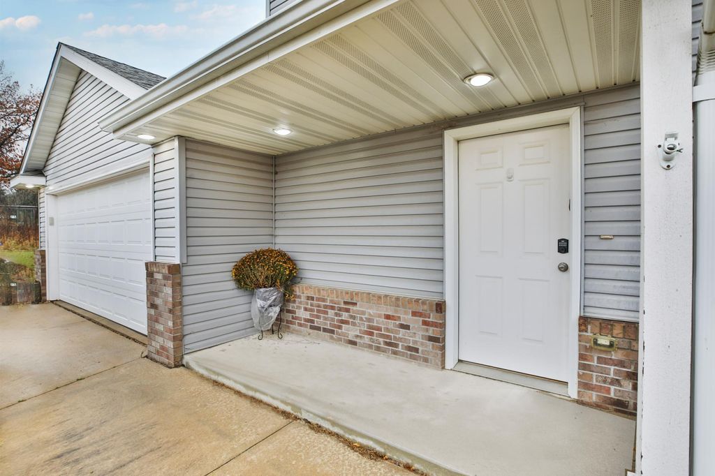 Photo of 29 6th Avenue SE, Dodge Center, MN 55927 (MLS # 7037994)