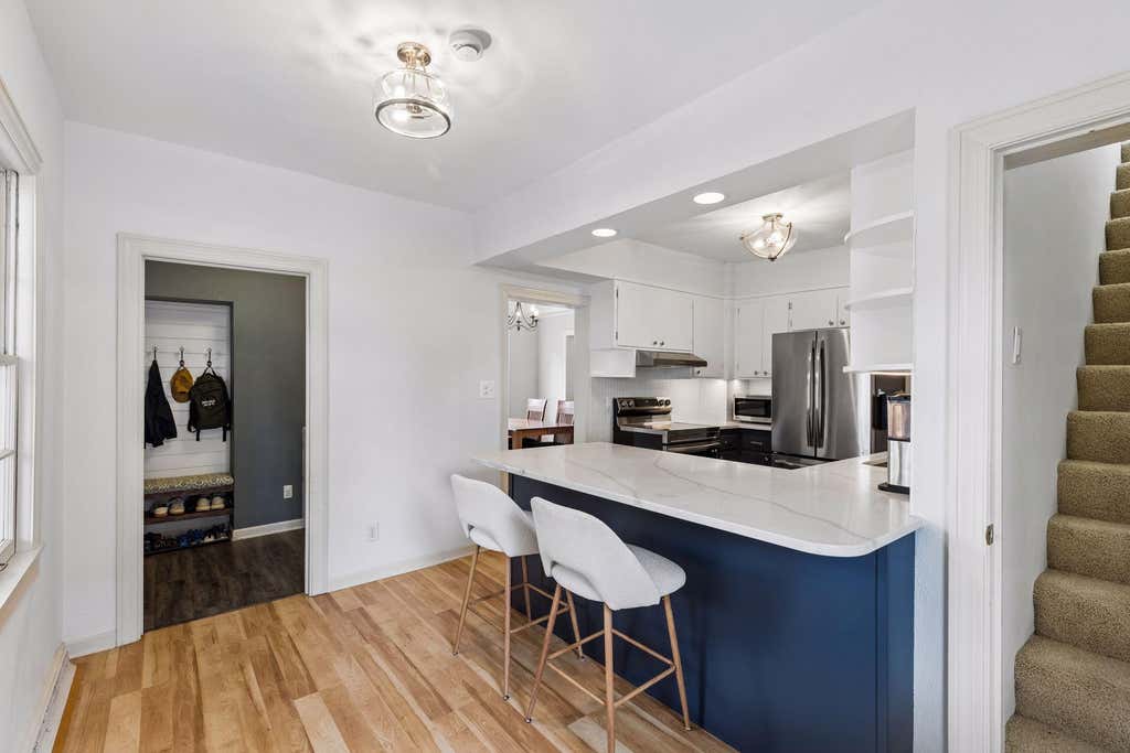 Photo of 1297 Highland Parkway, Saint Paul, MN 55116 (MLS # 7113717)