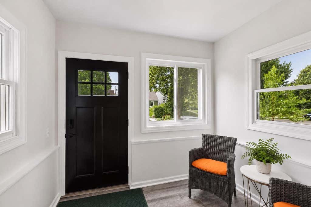 Photo of 1297 Highland Parkway, Saint Paul, MN 55116 (MLS # 7113717)