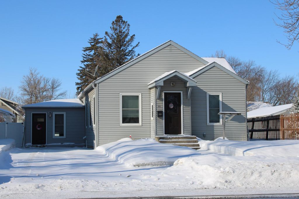 Photo of 911 Main Avenue N, Thief River Falls, MN 56701 (MLS # 7024567)