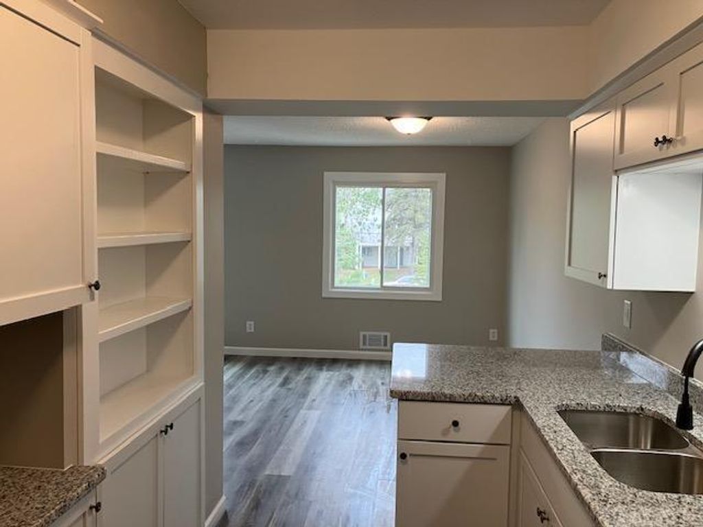 Photo of 1621 W 140th Street, Burnsville, MN 55337 (MLS # 7053632)