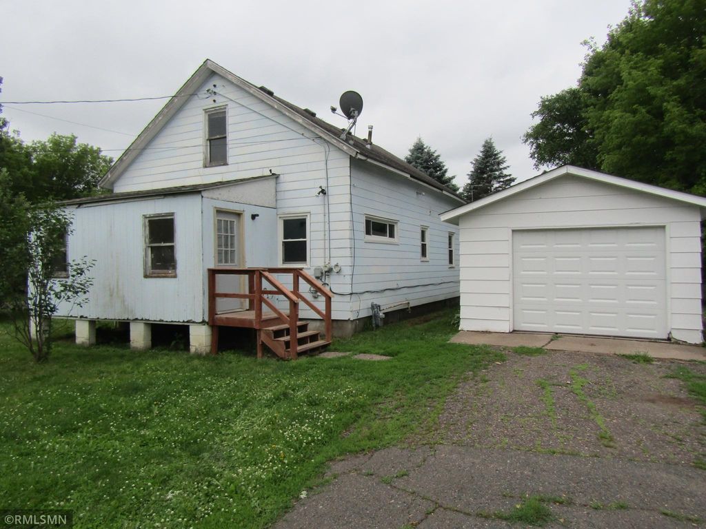 Photo of 25 W 7th Street, Rush City, MN 55069 (MLS # 7100880)