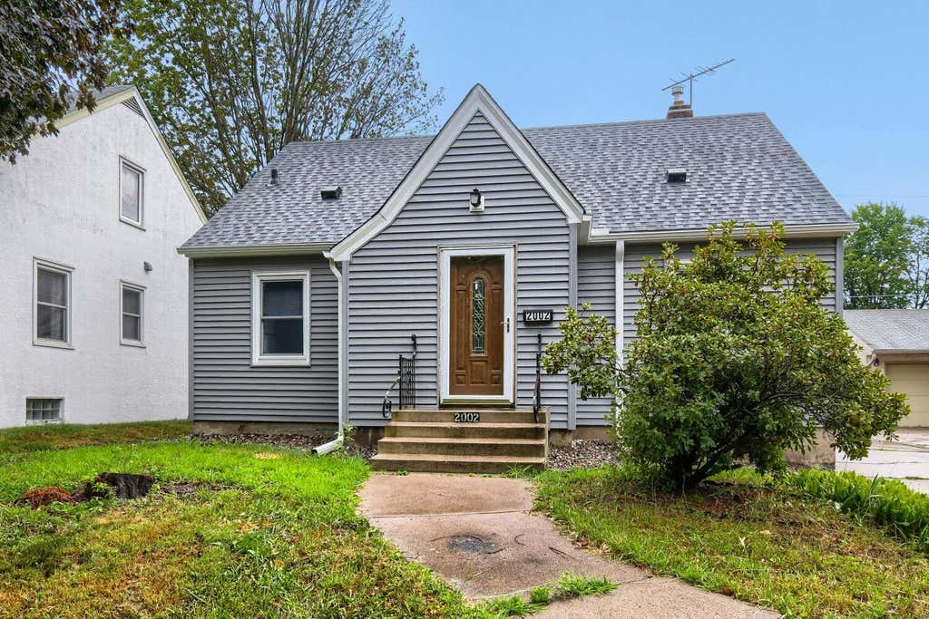 Photo of 2002 Bush Avenue E, Saint Paul, MN 55119 (MLS # 7120512)
