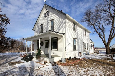 Photo of 20761 Yacht Avenue, Hutchinson, MN 55350 (MLS # 7014914)