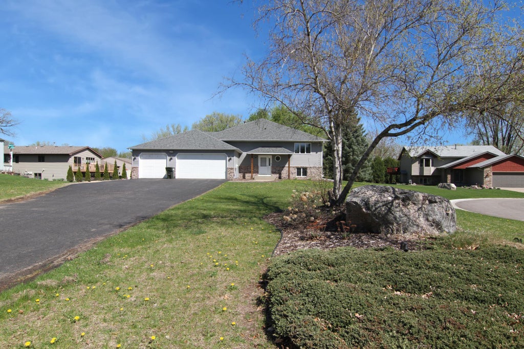 Photo of 7818 Davidson Court, Inver Grove Heights, MN 55076 (MLS # 7119526)